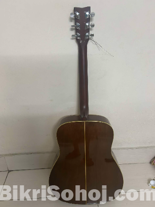 YAMAHA ACCOUSTIC GUITAR